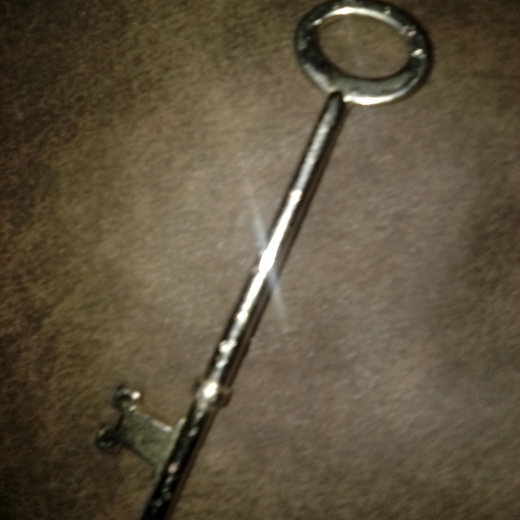 Sterling silver skeleton key pendant - Picture 5 of 5